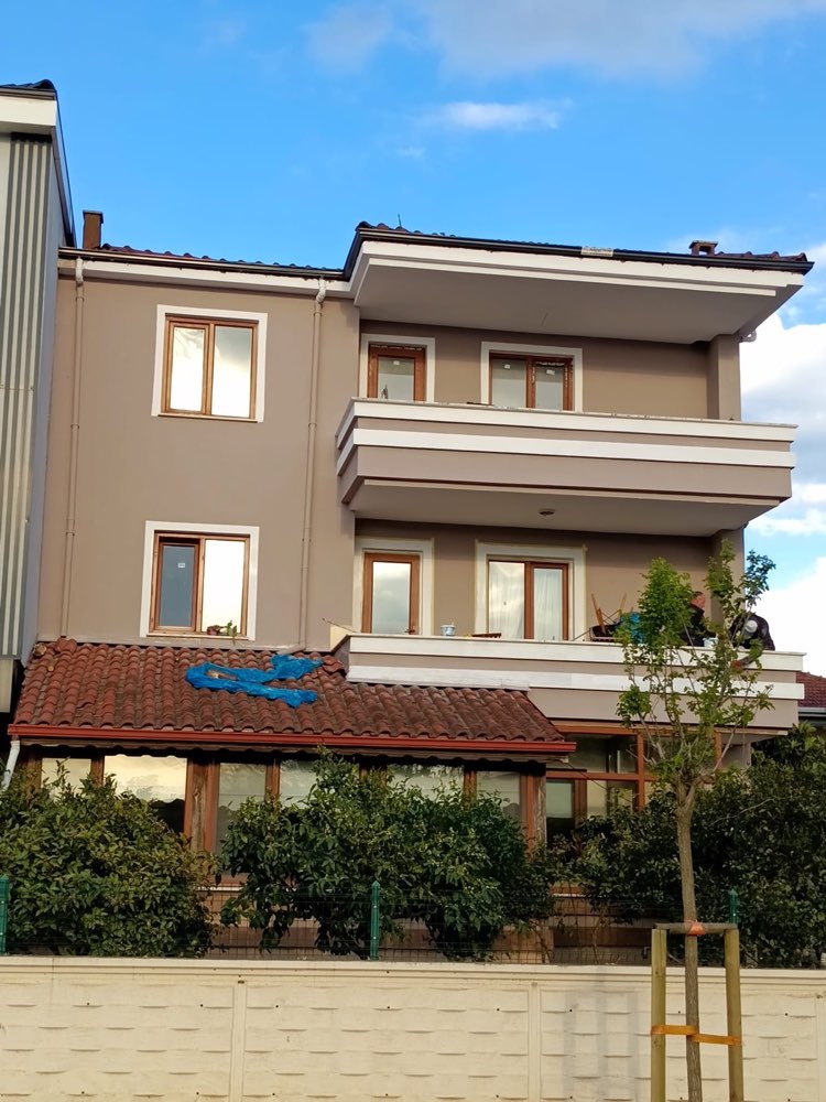 Aynı villa cephesi boyandıktan sonra